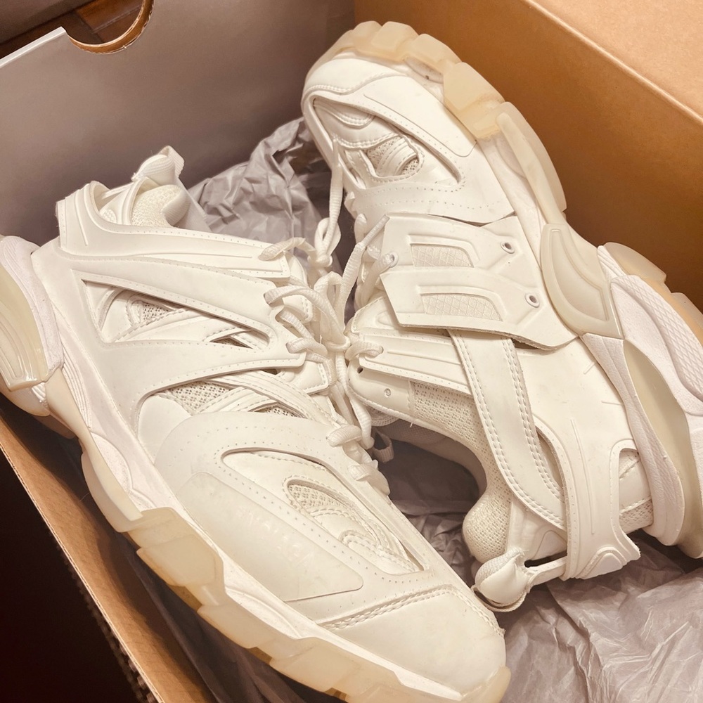 BALENCIAGA SIZE 42/USA 9M GLOW IN THE DARK